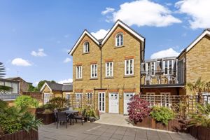 Hampton Court Mews, East Molesey- click for photo gallery